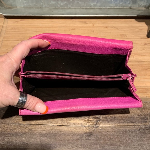 Rehab needed Gucci wallet - Picture 4 of 16